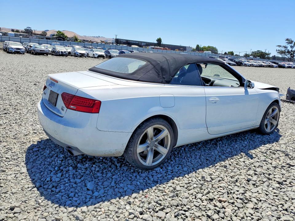 61937616 :رقم المزاد ، WAUCFAFH2FN012013 vin ، 2015 Audi A5 مزاد بيع