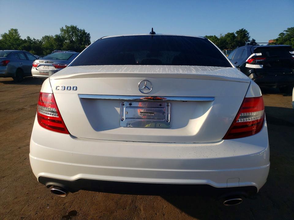 Продажа на аукционе авто 2013 Mercedes-benz C, vin: WDDGF8AB6DR287945, номер лота: 61718236