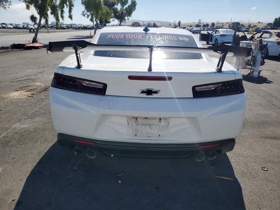 60329526 :رقم المزاد ، 1G1FB1RS4J0189809 vin ، 2018 Chevrolet Camaro مزاد بيع