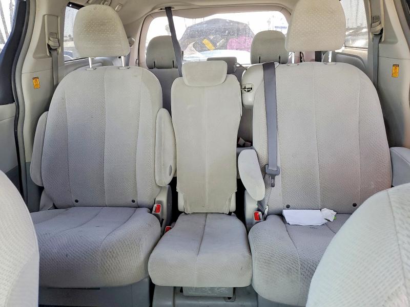 63141186 :رقم المزاد ، 5TDKK3DC4BS049095 vin ، 2011 Toyota Sienna مزاد بيع