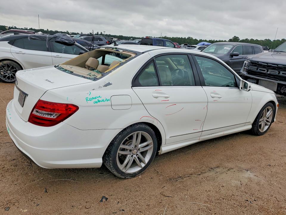 2013 Mercedes-benz C მანქანა იყიდება აუქციონზე, vin: WDDGF4HB6DA825346, აუქციონის ნომერი: 60741996