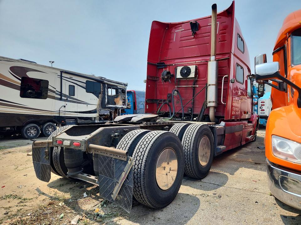 60943516 :رقم المزاد ، 4V4NC9GH96N416111 vin ، 2006 Volvo Vn Vnl مزاد بيع