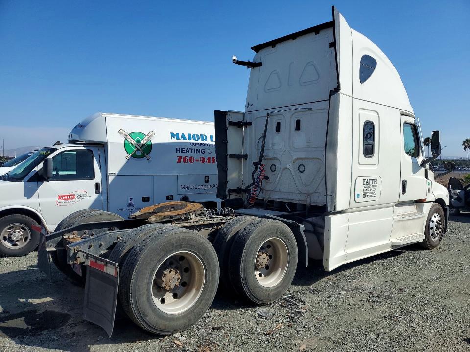 2022 Freightliner Cascadia 126 მანქანა იყიდება აუქციონზე, vin: 3AKJHHDR1NSMT3737, აუქციონის ნომერი: 62614876