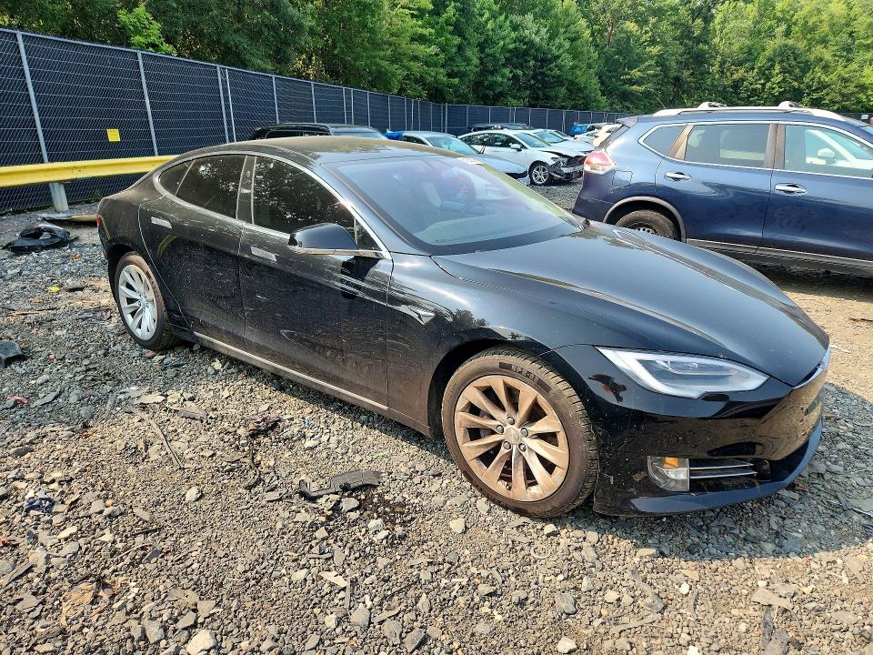 61293976 :رقم المزاد ، 5YJSA1E11HF190594 vin ، 2017 Tesla Model S مزاد بيع