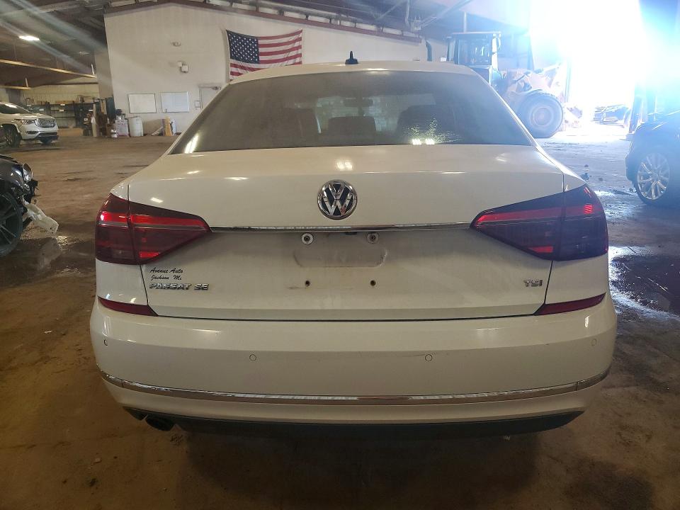 Продажа на аукционе авто 2017 Volkswagen Passat, vin: 1VWGT7A31HC011281, номер лота: 60967436