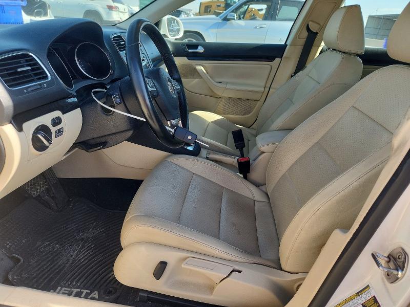 58768806 :رقم المزاد ، 3VWPL7AJ5BM702138 vin ، 2011 Volkswagen Jetta مزاد بيع