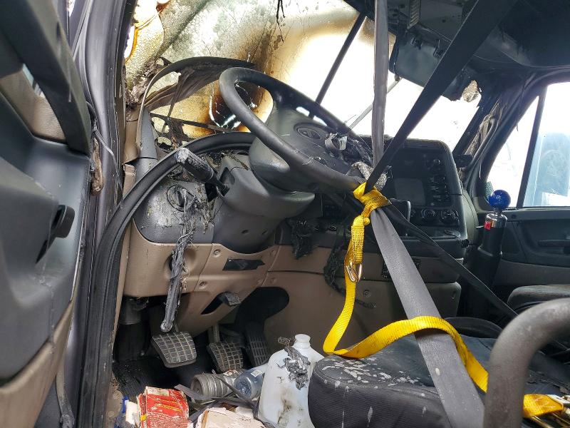 2013 Freightliner Cascadia მანქანა იყიდება აუქციონზე, vin: 1FUJGLDR8DSBT0396, აუქციონის ნომერი: 60985506