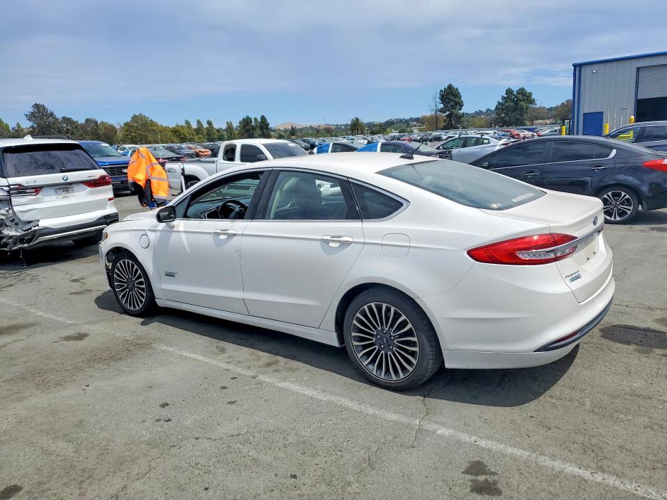 60626286 :رقم المزاد ، 3FA6P0PU9HR277584 vin ، 2017 Ford Fusion مزاد بيع