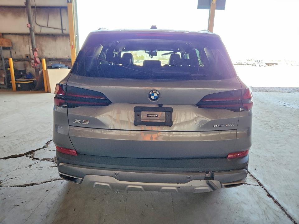 60631906 :رقم المزاد ، 5UX23EU08R9T29222 vin ، 2024 Bmw X5 مزاد بيع