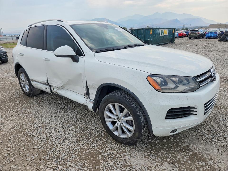 Продажа на аукционе авто 2014 Volkswagen Touareg, vin: WVGEF9BP2ED008664, номер лота: 62415126