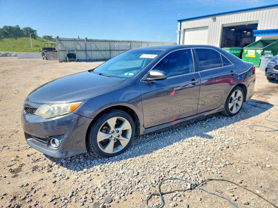 57572046 :رقم المزاد ، 4T1BK1FK2CU014640 vin ، 2012 Toyota Camry مزاد بيع