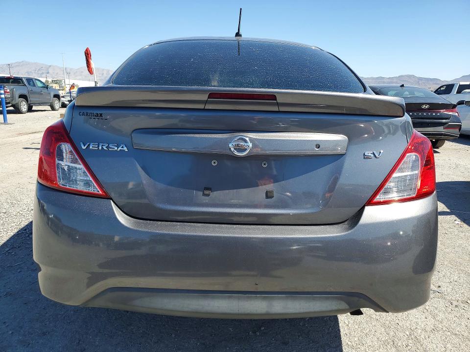 63387036 :رقم المزاد ، 3N1CN7AP1JL851606 vin ، 2018 Nissan Versa مزاد بيع