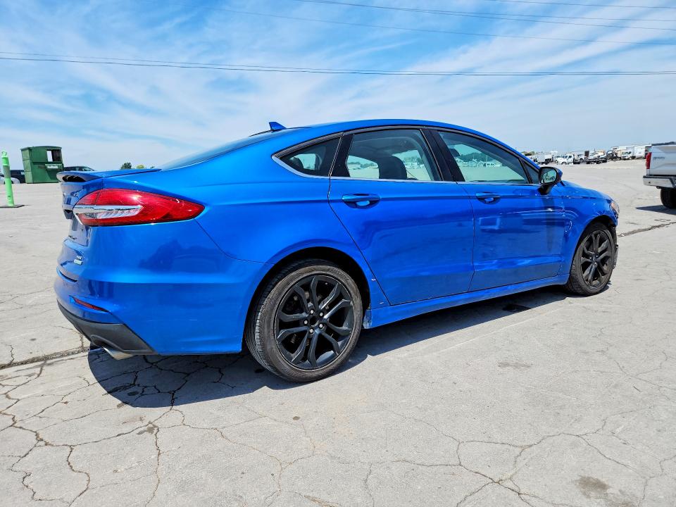 63585686 :رقم المزاد ، 3FA6P0HD3KR285718 vin ، 2019 Ford Fusion مزاد بيع
