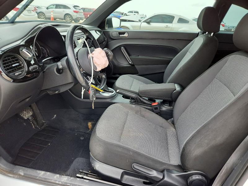 60526526 :رقم المزاد ، 3VWF17ATXHM610700 vin ، 2017 Volkswagen Beetle مزاد بيع