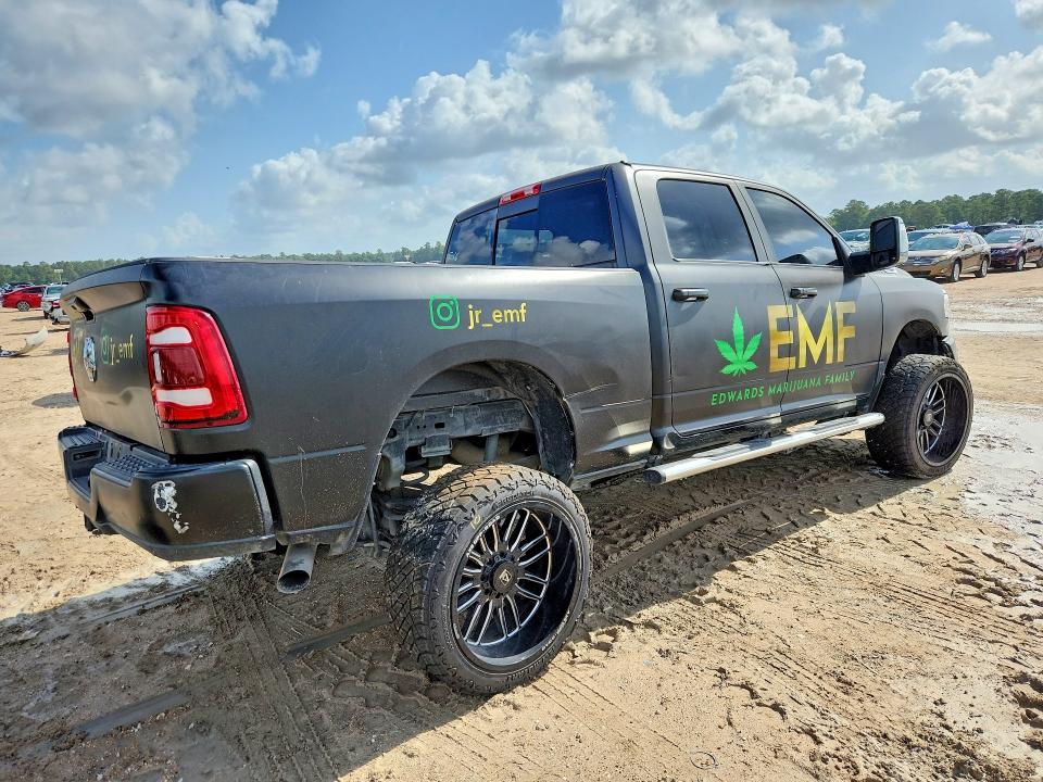 60419096 :رقم المزاد ، 3C6UR5FL0PG588422 vin ، 2023 Ram 2500 مزاد بيع