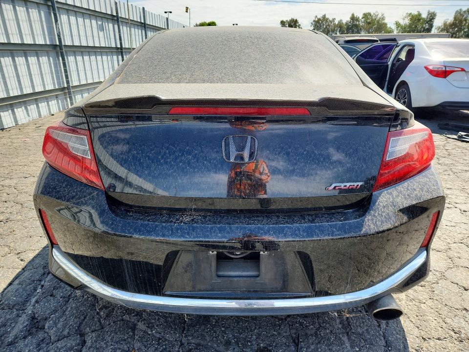 62100216 :رقم المزاد ، 1HGCT1A3XHA001389 vin ، 2017 Honda Accord مزاد بيع