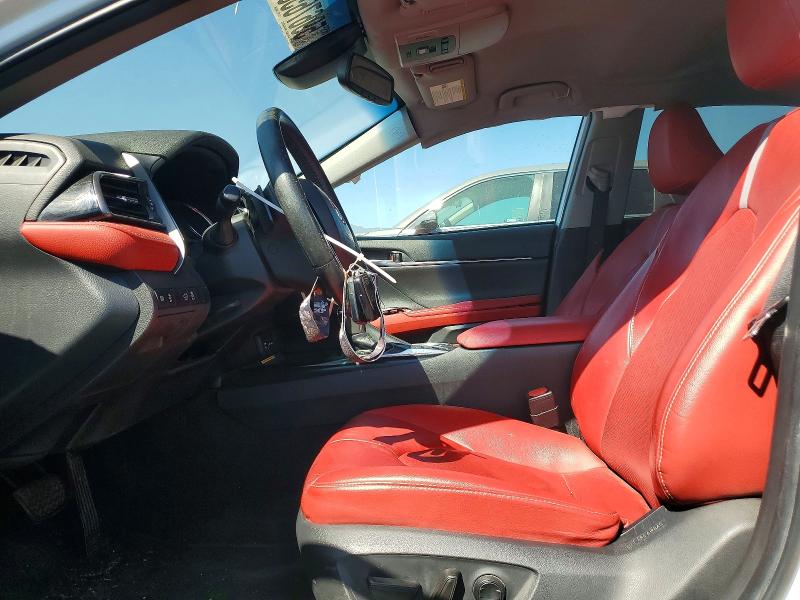 59676506 :رقم المزاد ، 4T1B61HK6KU796845 vin ، 2019 Toyota Camry مزاد بيع