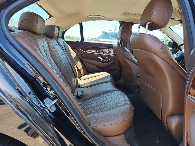 61908126 :رقم المزاد ، WDDZF4KB4JA360255 vin ، 2018 Mercedes-benz E مزاد بيع