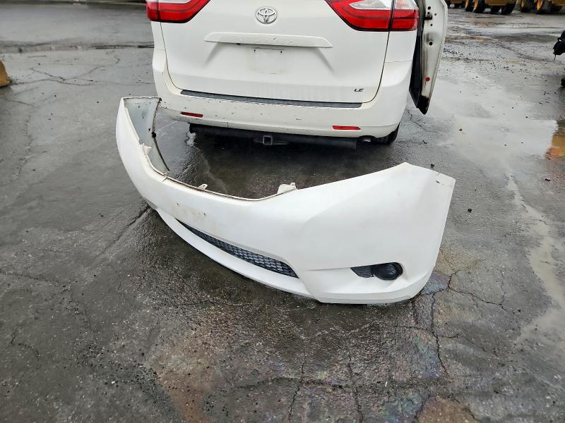2015 Toyota Sienna მანქანა იყიდება აუქციონზე, vin: 5TDKK3DC4FS571943, აუქციონის ნომერი: 61899216