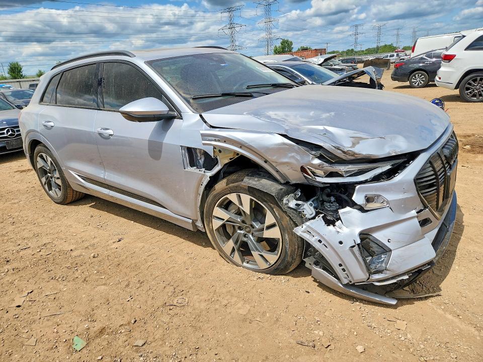 62035866 :رقم المزاد ، WA1AAAGE8NB047453 vin ، 2022 Audi E-tron مزاد بيع