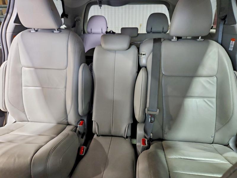 Продажа на аукционе авто 2017 Toyota Sienna, vin: 5TDYZ3DC5HS853467, номер лота: 62211136