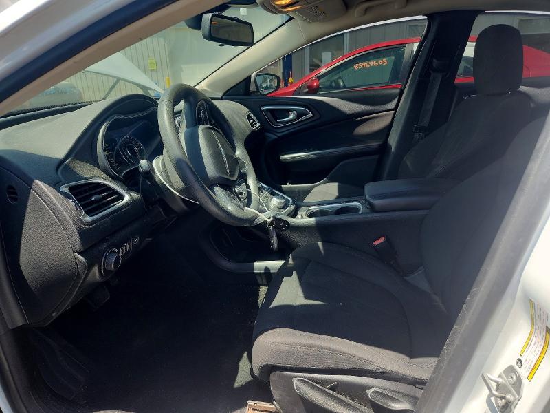 59091716 :رقم المزاد ، 1C3CCCAB1FN756717 vin ، 2015 Chrysler 200 مزاد بيع