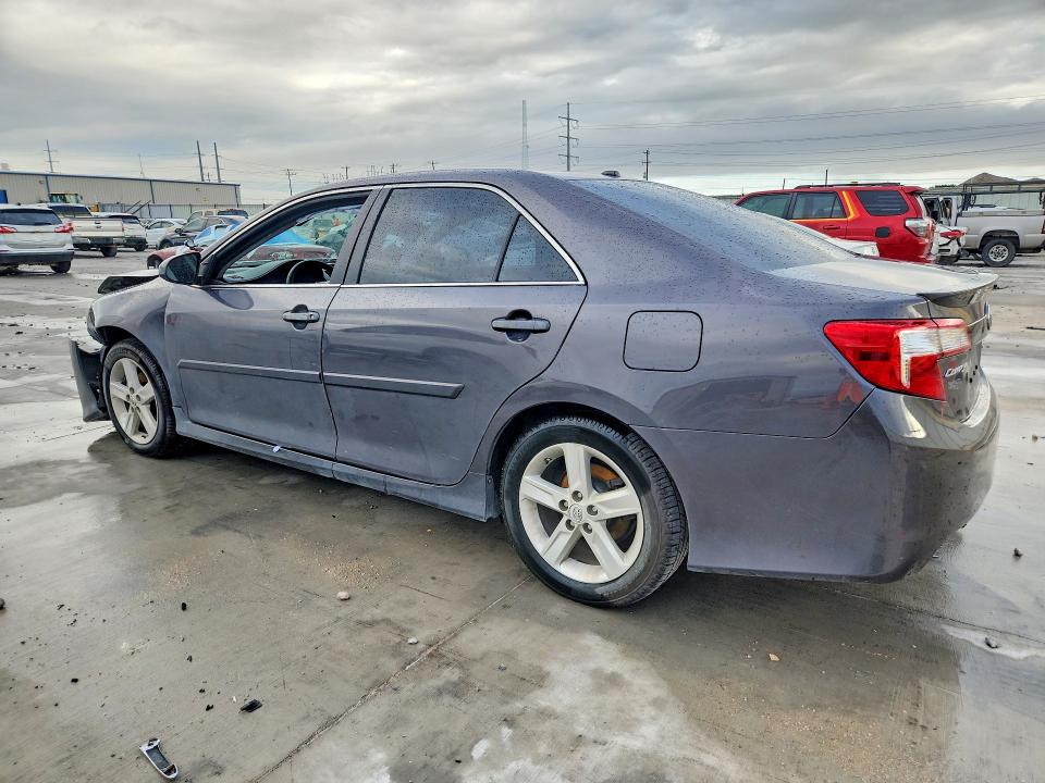 2014 Toyota Camry Hybrid მანქანა იყიდება აუქციონზე, vin: 4T1BD1FK5EU123767, აუქციონის ნომერი: 60991816