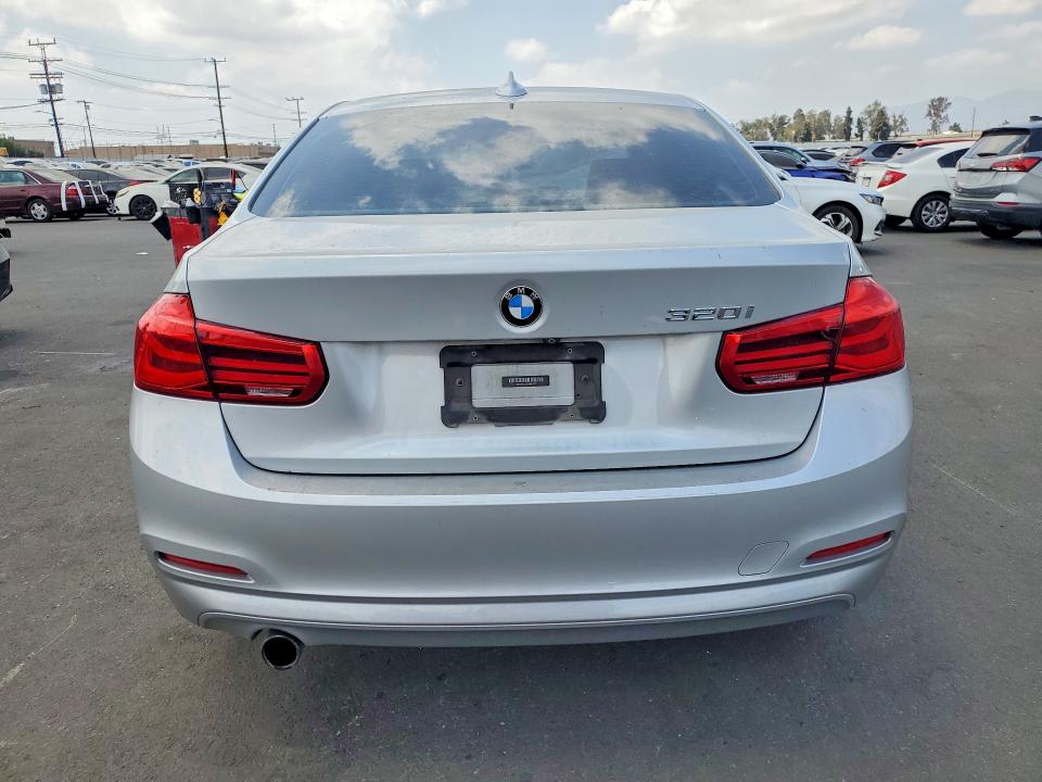 2018 Bmw 320 მანქანა იყიდება აუქციონზე, vin: WBA8A9C52JAH14879, აუქციონის ნომერი: 59141446