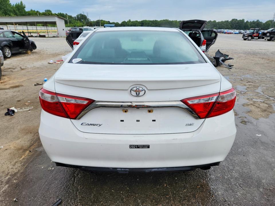 62431516 :رقم المزاد ، 4T1BF1FK7FU110689 vin ، 2015 Toyota Camry مزاد بيع