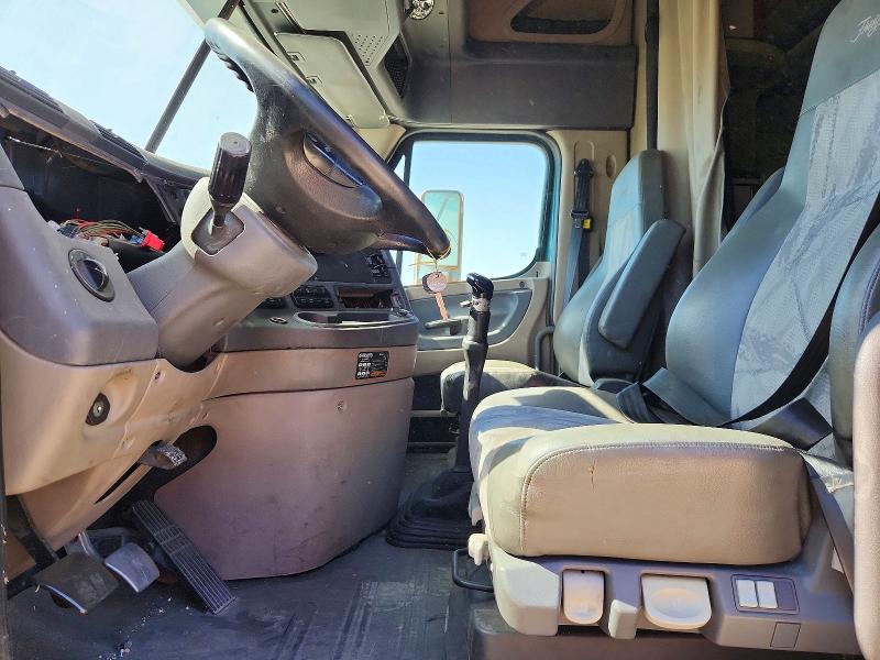 Продаж на аукціоні авто 2015 Freightliner Cascadia, vin: 3AKJGLDV1FSGL2245, номер лоту: 73745605