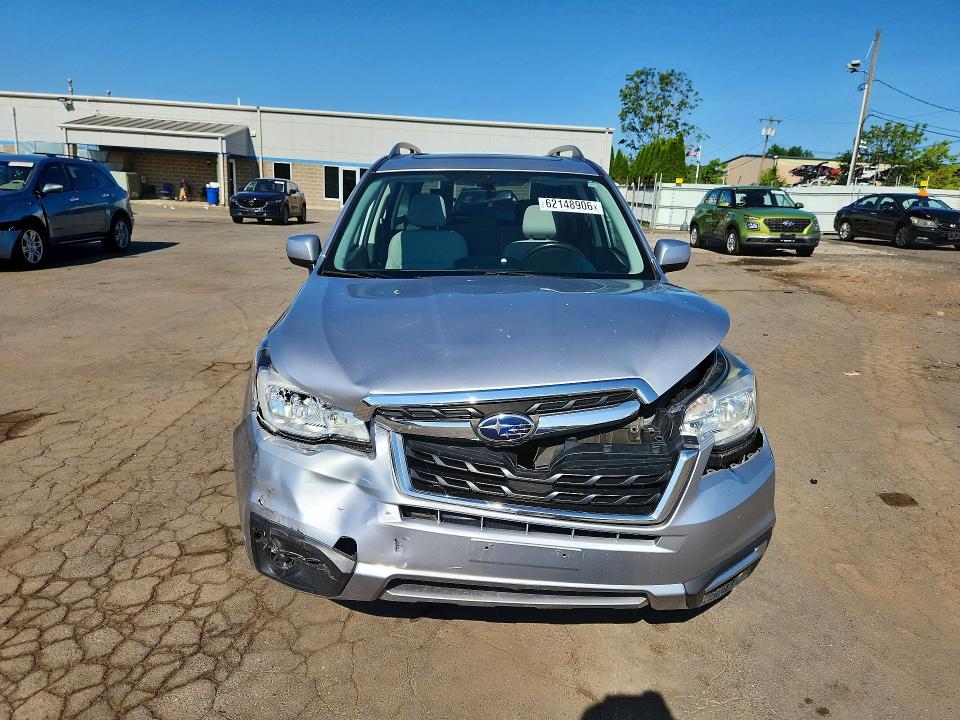 62148906 :رقم المزاد ، JF2SJAEC5HH422732 vin ، 2017 Subaru Forester مزاد بيع