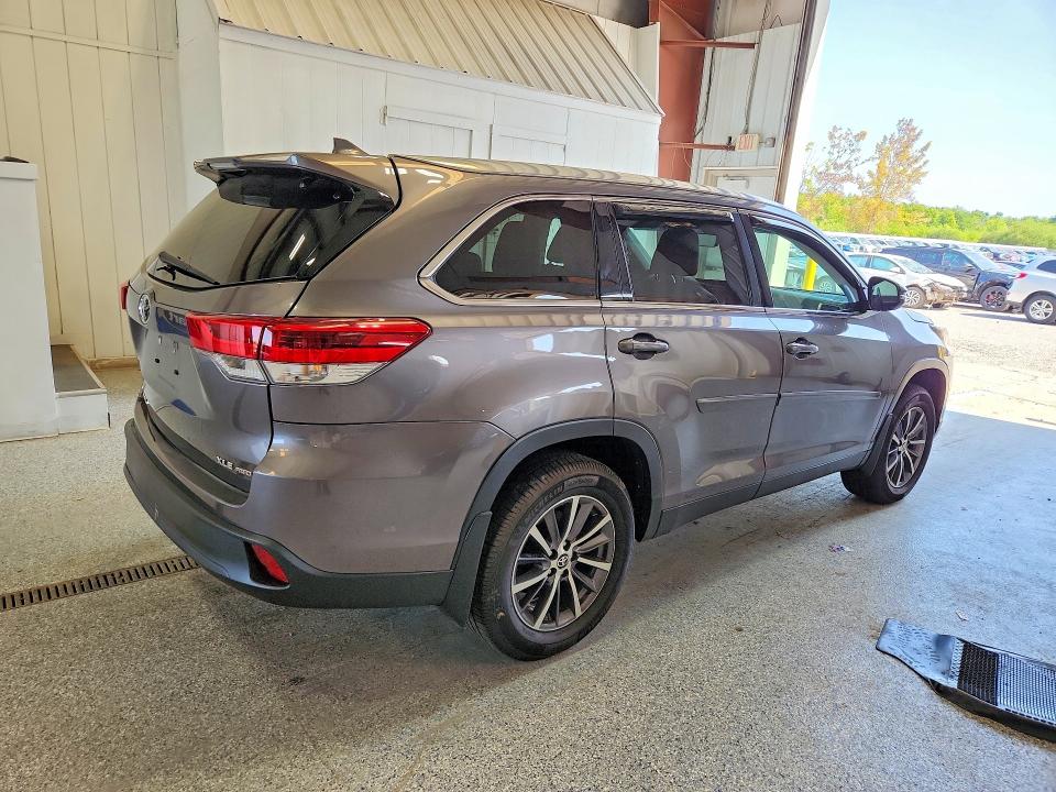 Продаж на аукціоні авто 2019 Toyota Highlander, vin: 5TDJZRFH7KS630044, номер лоту: 60743446