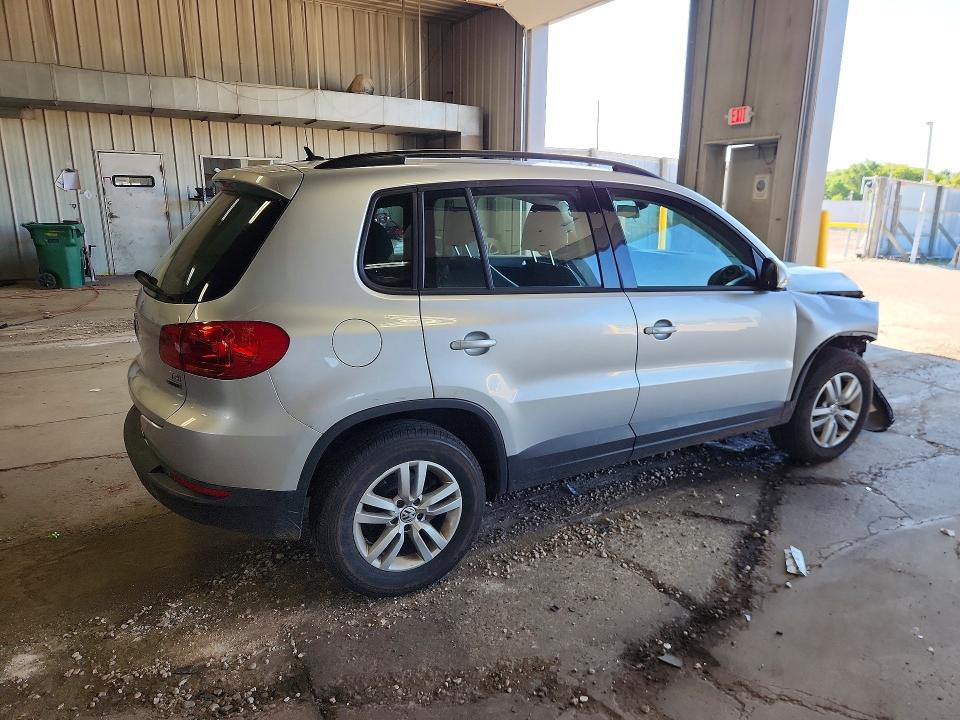 2016 Volkswagen Tiguan მანქანა იყიდება აუქციონზე, vin: WVGBV7AX0GW032514, აუქციონის ნომერი: 59657916