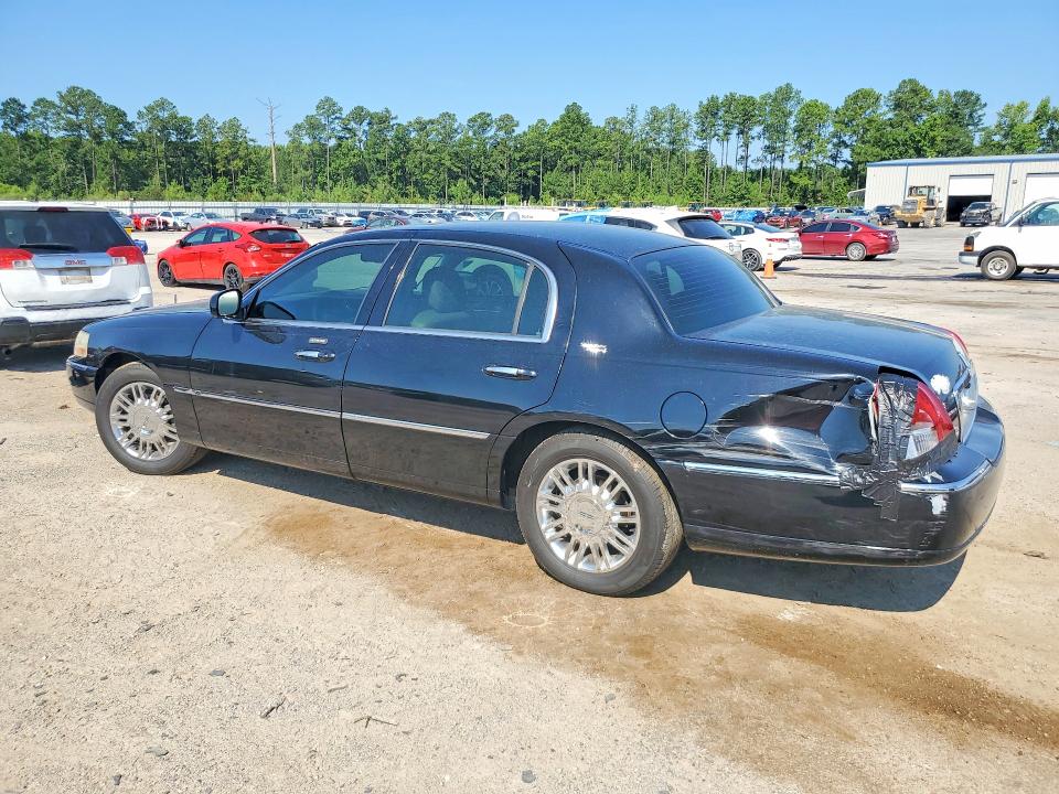 2007 Lincoln Town Car მანქანა იყიდება აუქციონზე, vin: 1LNHM82V47Y620310, აუქციონის ნომერი: 56536026