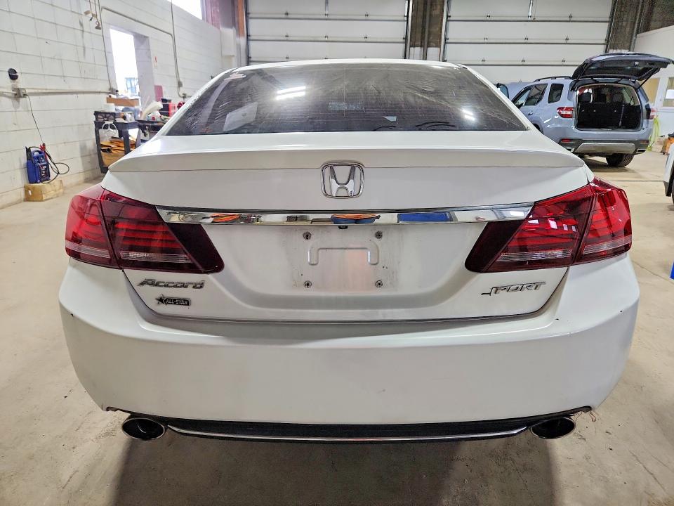 61724566 :رقم المزاد ، 1HGCR2F56FA131682 vin ، 2015 Honda Accord مزاد بيع