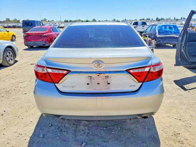 62529886 :رقم المزاد ، 4T1BF1FK2HU386295 vin ، 2017 Toyota Camry مزاد بيع