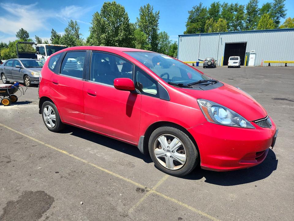 60001306 :رقم المزاد ، JHMGE8H33DC070558 vin ، 2013 Honda Fit مزاد بيع