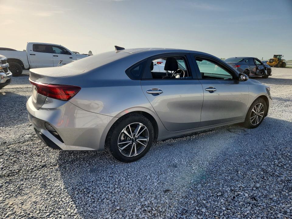 2023 Kia Forte მანქანა იყიდება აუქციონზე, vin: 3KPF24AD4PE587978, აუქციონის ნომერი: 61347466