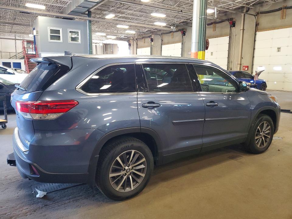 60934686 :رقم المزاد ، 5TDJZRFHXKS708977 vin ، 2019 Toyota Highlander مزاد بيع