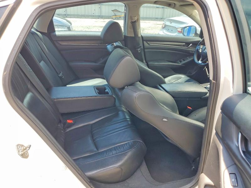 Продаж на аукціоні авто 2018 Honda Accord, vin: 1HGCV1F9XJA144162, номер лоту: 61469956