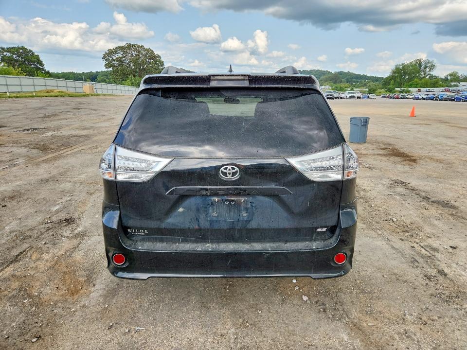 2018 Toyota Sienna მანქანა იყიდება აუქციონზე, vin: 5TDXZ3DC1JS957312, აუქციონის ნომერი: 61555006