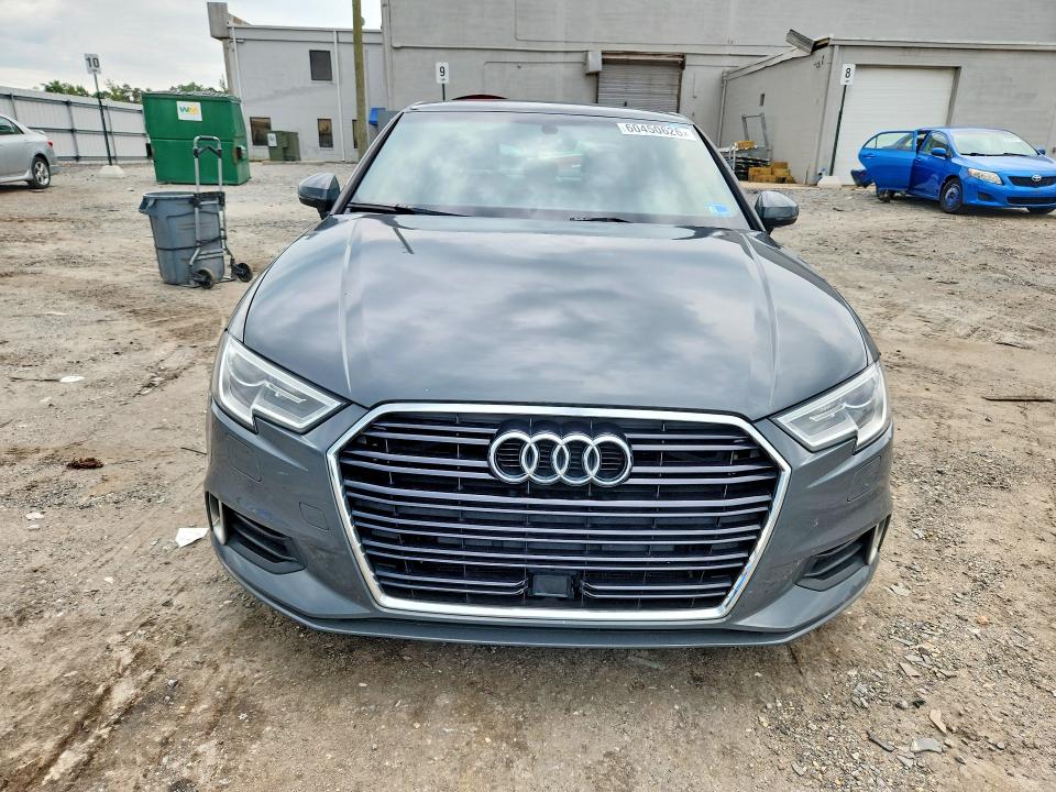 Продаж на аукціоні авто 2018 Audi A3, vin: WAUAUGFF4J1068727, номер лоту: 60450626