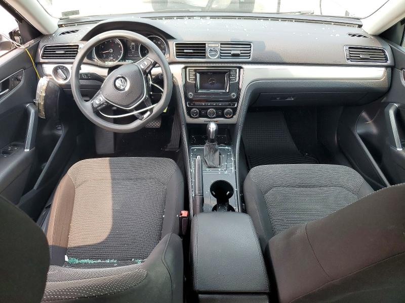 61398066 :رقم المزاد ، 1VWAT7A36HC032147 vin ، 2017 Volkswagen Passat مزاد بيع