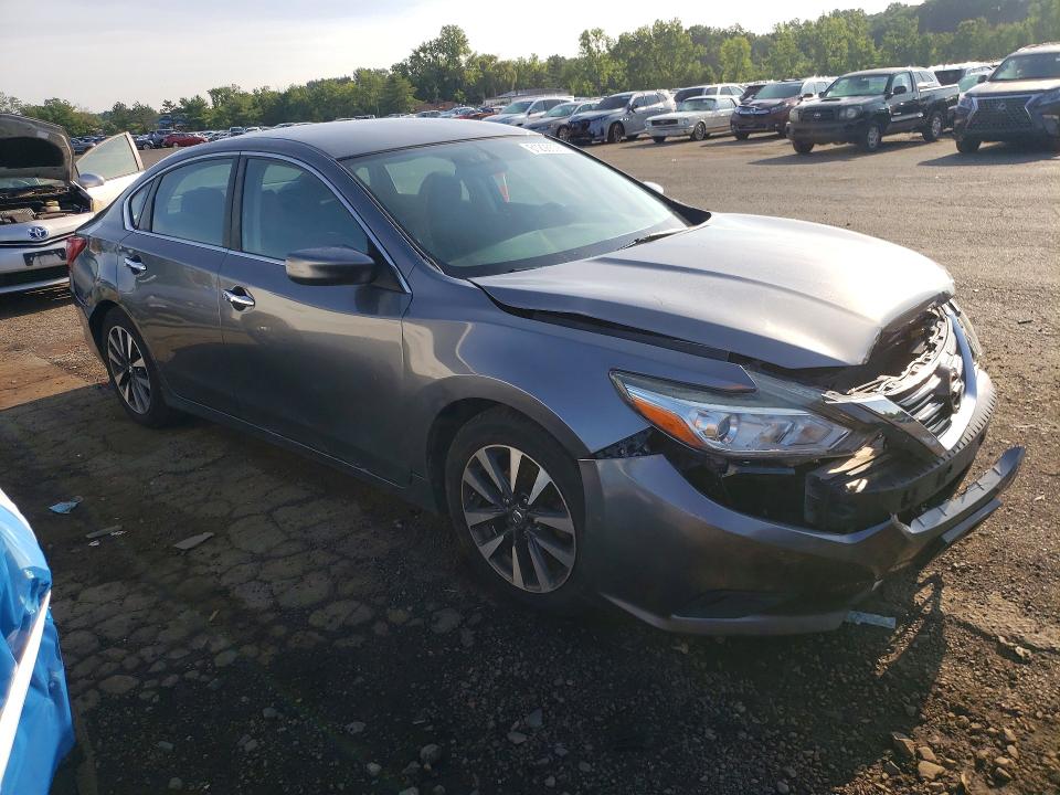 Продажа на аукционе авто 2017 Nissan Altima, vin: 1N4AL3AP8HC266066, номер лота: 61206596