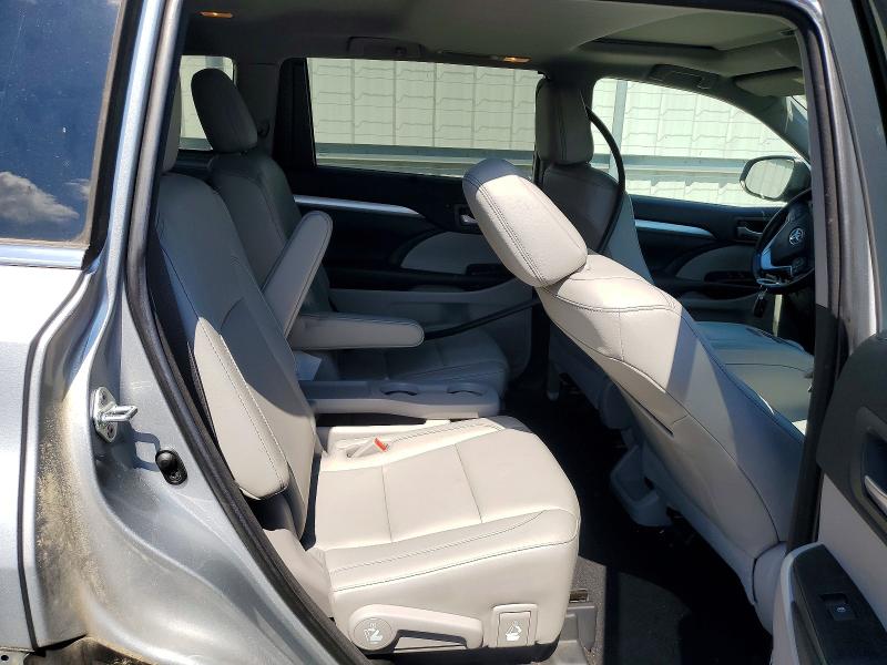 Продаж на аукціоні авто 2018 Toyota Highlander, vin: 5TDKZRFH9JS527338, номер лоту: 85963125