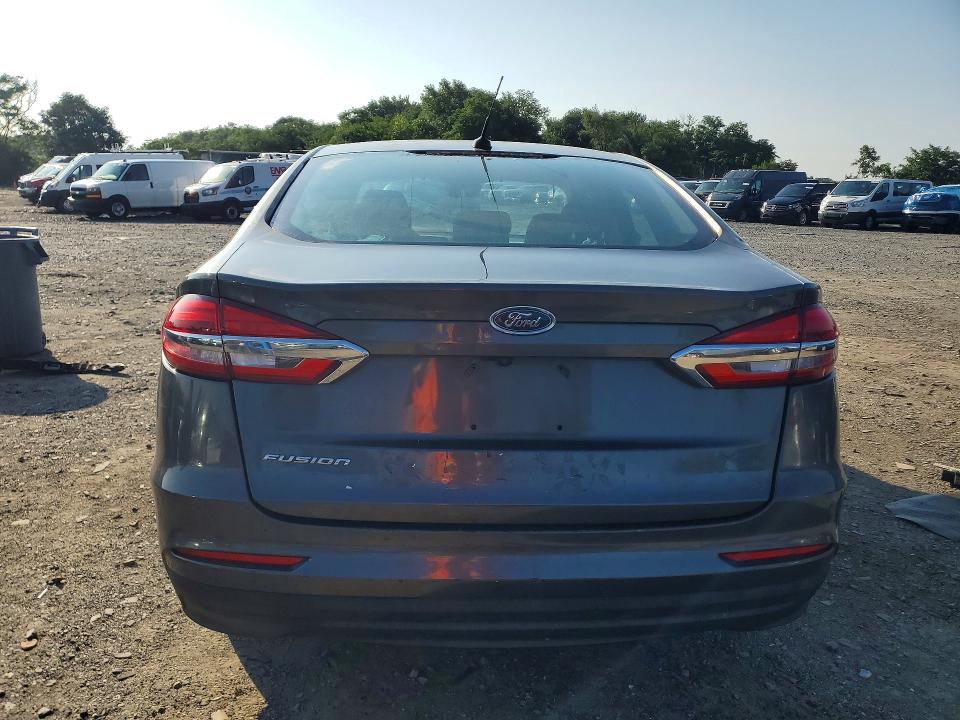 60589206 :رقم المزاد ، 3FA6P0G75KR102511 vin ، 2019 Ford Fusion مزاد بيع
