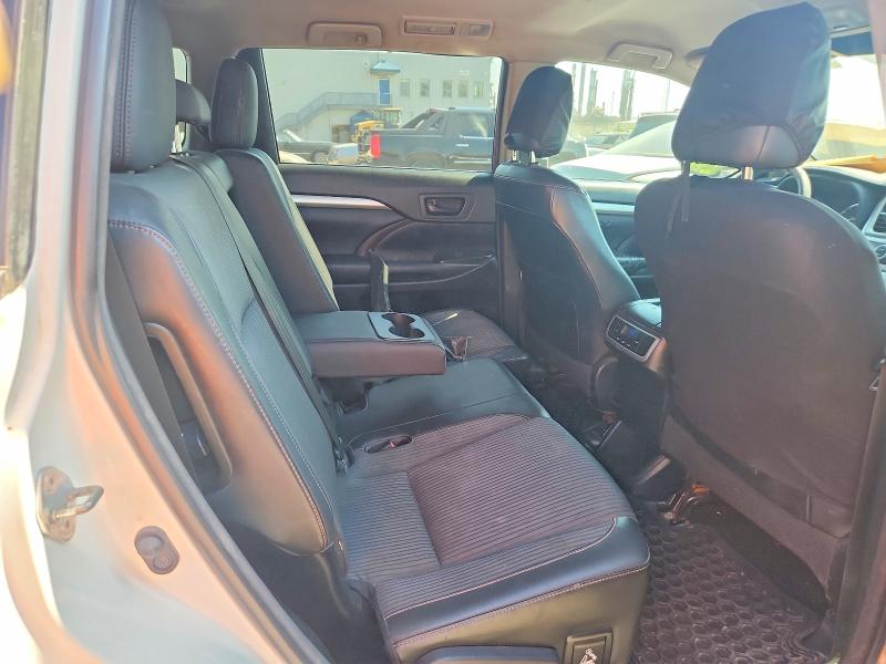 58083576 :رقم المزاد ، 5TDBCRFH0FS011846 vin ، 2015 Toyota Highlander مزاد بيع