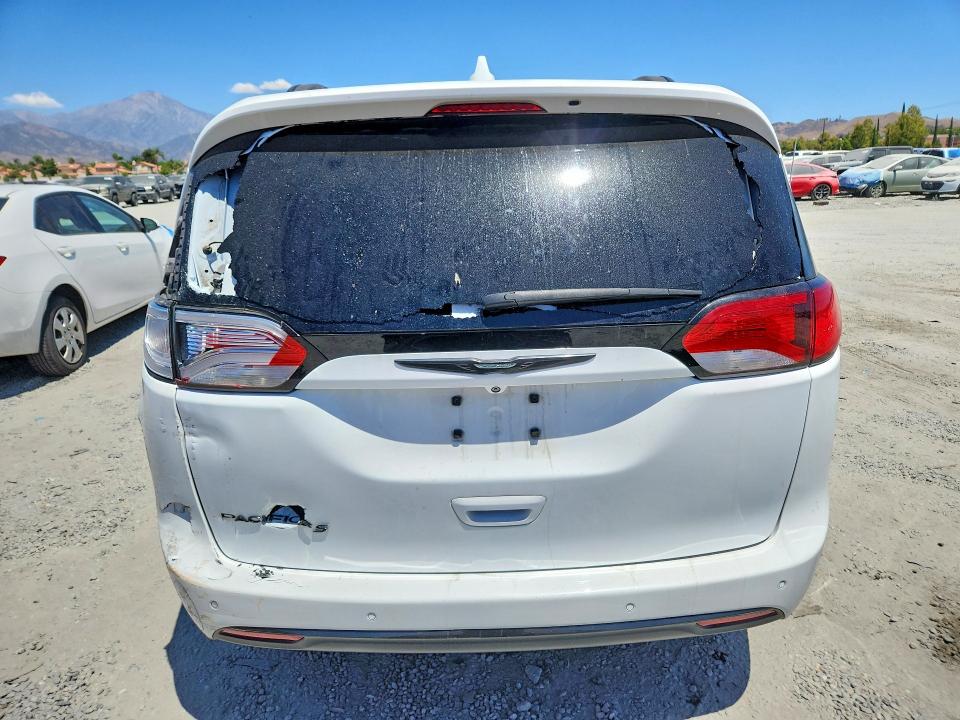 60193566 :رقم المزاد ، 2C4RC1BG5JR182400 vin ، 2018 Chrysler Pacifica مزاد بيع
