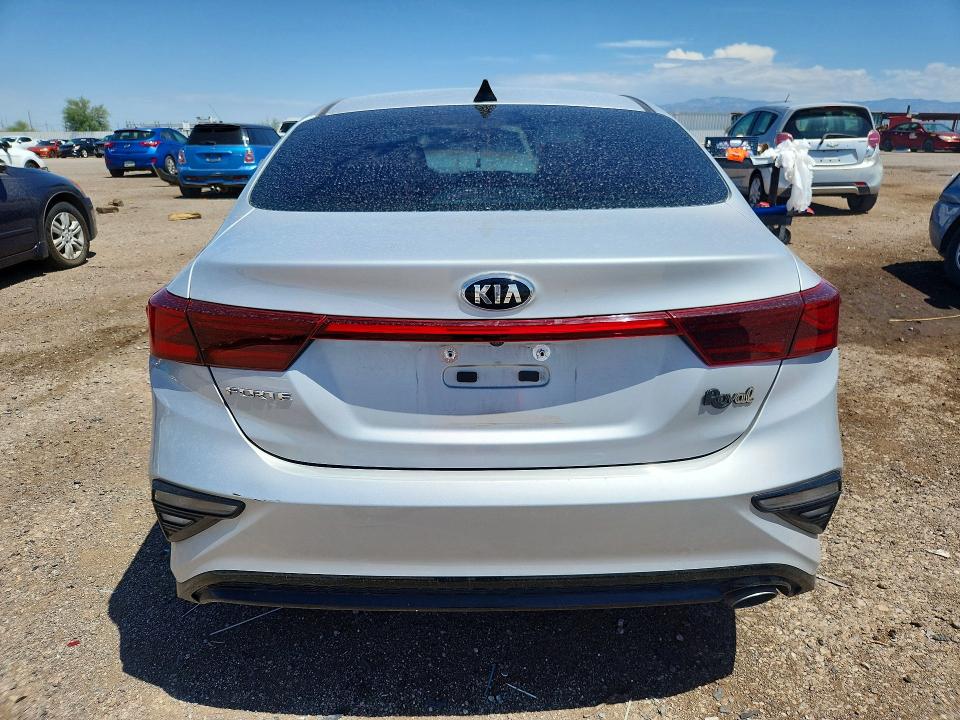 2021 Kia Forte მანქანა იყიდება აუქციონზე, vin: 3KPF24AD2ME307566, აუქციონის ნომერი: 62801916
