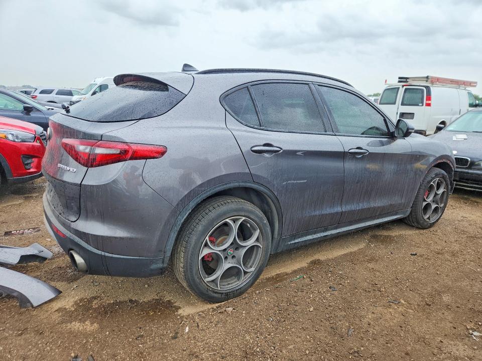 63343696 :رقم المزاد ، ZASFAKPN0J7C21117 vin ، 2018 Alfa Romeo Stelvio مزاد بيع